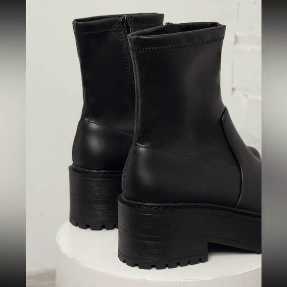 Fitted Chunky Sole Block Heel Fashion Boots - Picture 7 of 7